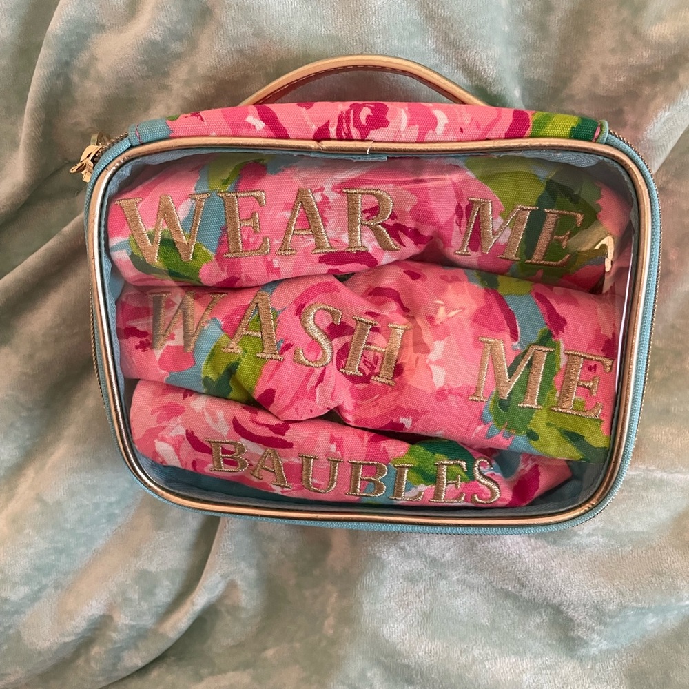 Lilly Pulitzer First Impressions GWP Wash Me/Wear Me Travel Bag Set with Case